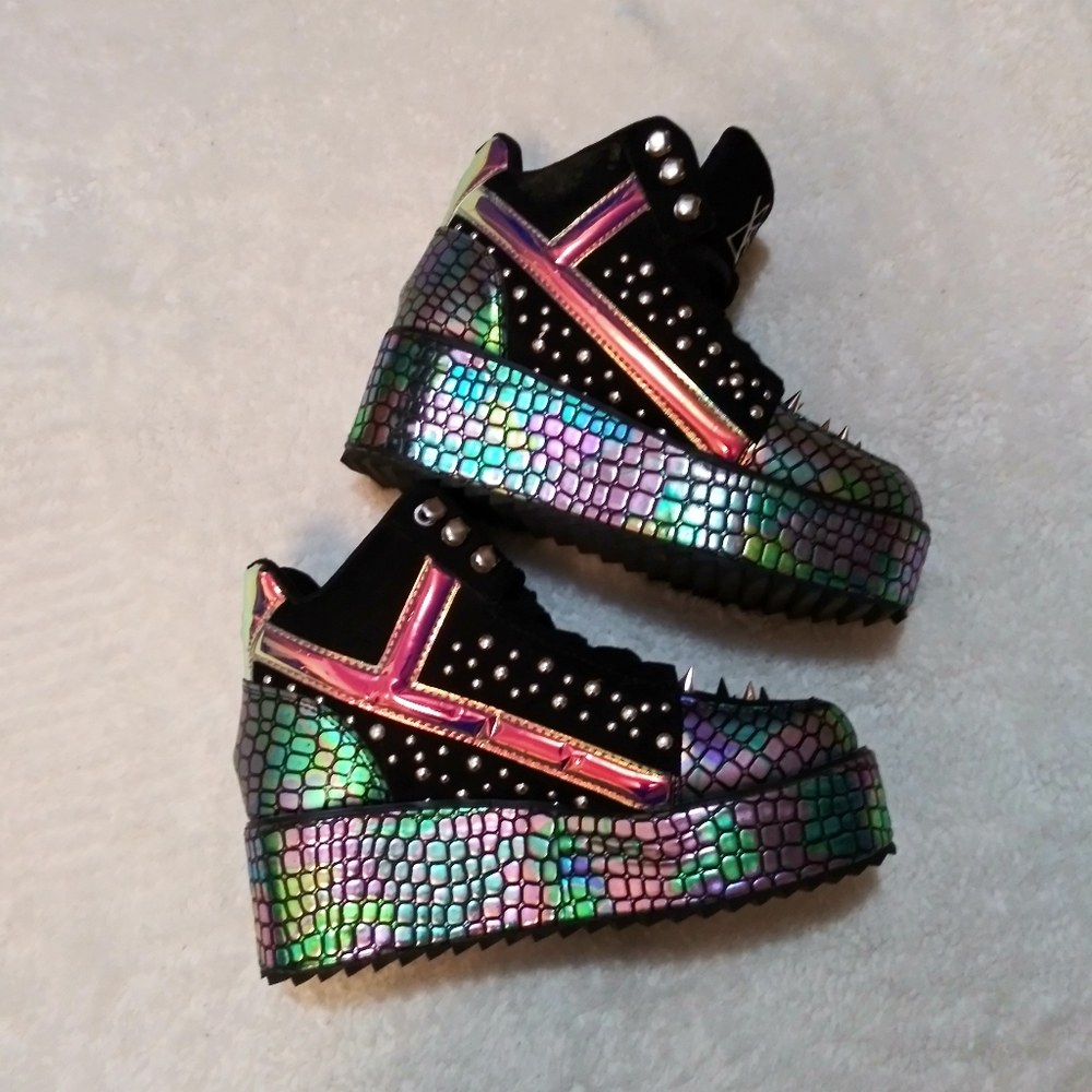 Platform sneakers